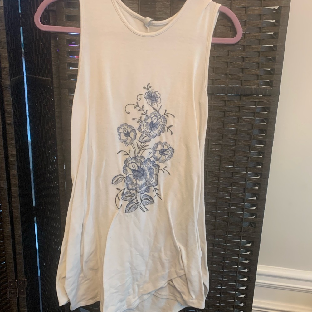 Sleeveless white and blue top